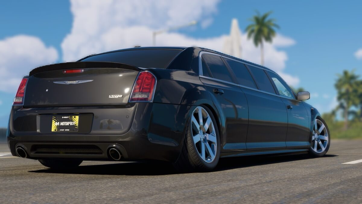 STREET TIER 1カテゴリーのChrysler SRT8 Limousine(車高調整済み)