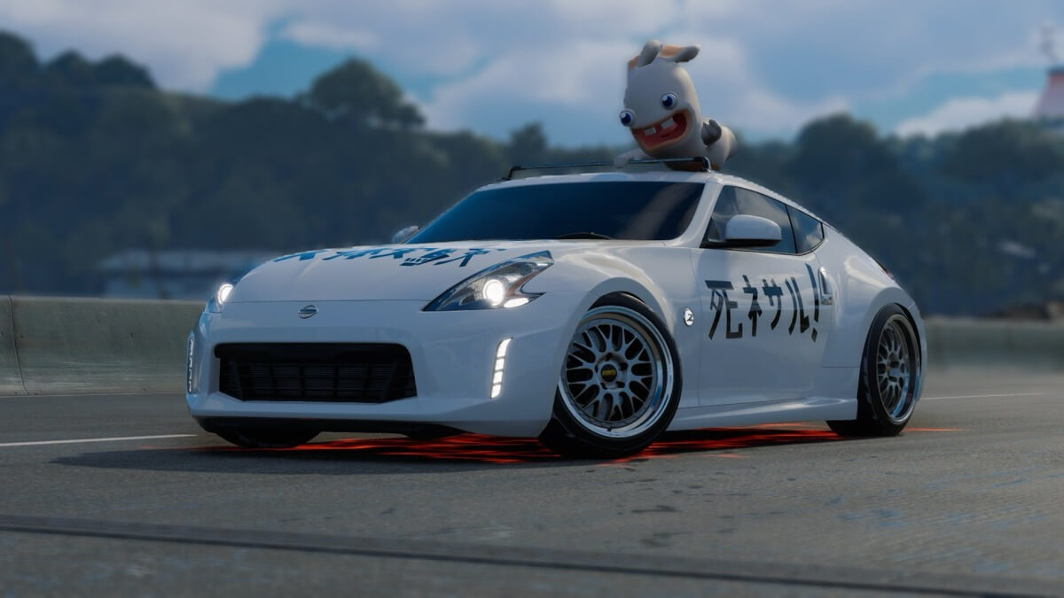 DRIFTカテゴリー用にチューニングされたNISSAN 370Z (車高調整済み)